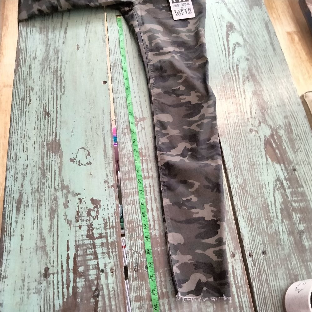 Coco + Carmen OMG Camouflage Skinny Jeans Size XS Holds You In Lifts You Up - Picture 15 of 16